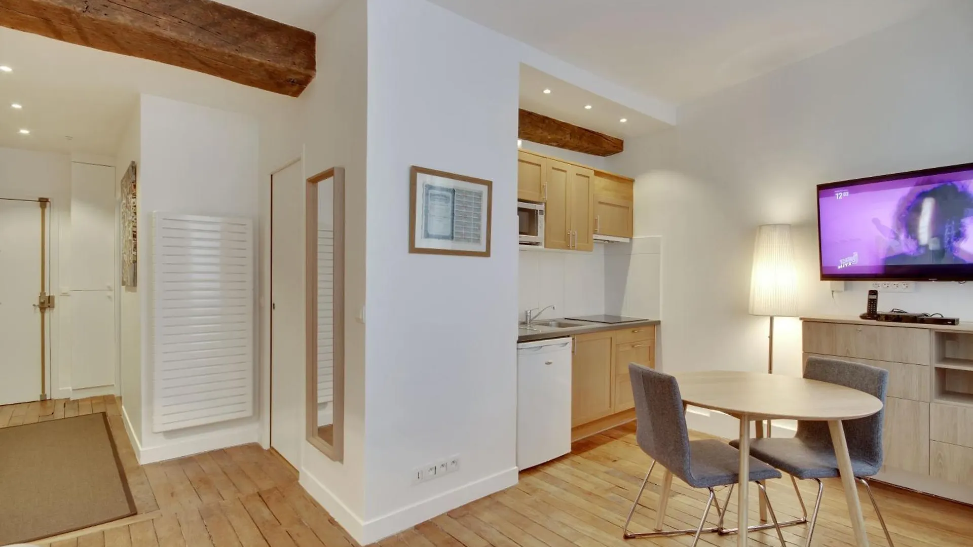 Apartments For Work In City Center Paris França